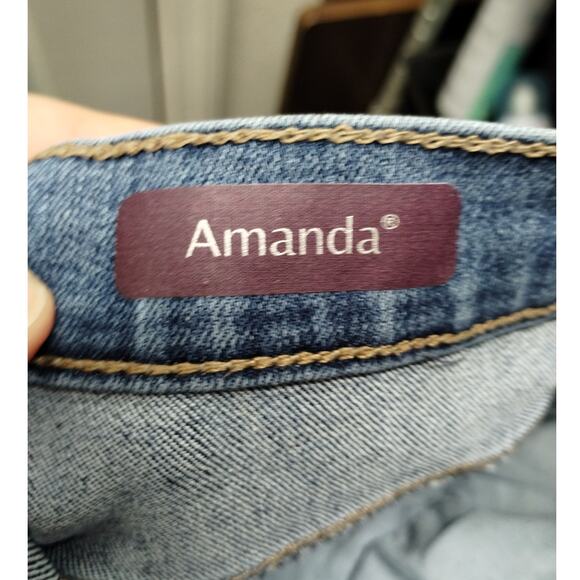 Gloria Vanderbilt Size 12p Amanda High Rise Straight Leg Medium Wash Denim Jeans - Picture 4 of 5